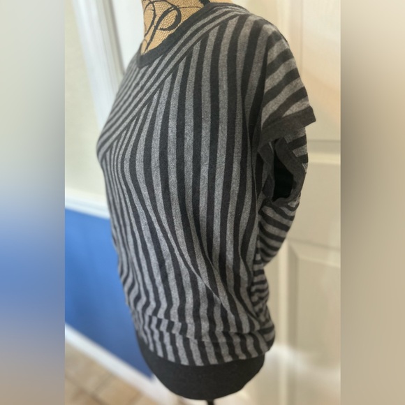 Banana Republic Fine Italian Merino Sweater Diagonal Striped Short Sleeve Top M - Picture 6 of 15